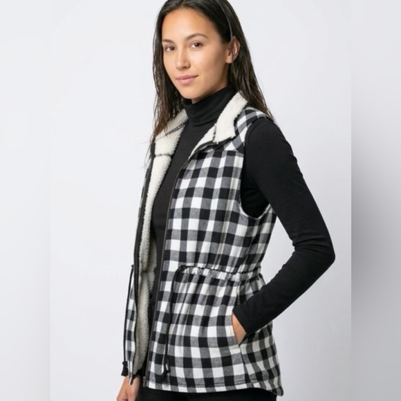 Doublju Jackets & Blazers - Doublju Black & White Buffalo Plaid Sherpa-Lined Vest